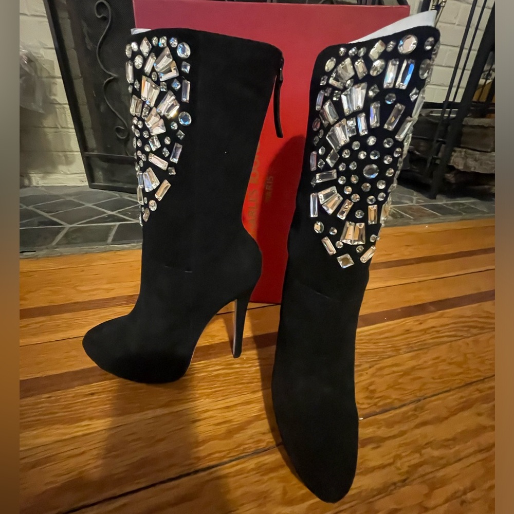 New Charles Jourdain women’s platform boots. Black Suede with Rhinestones Size 7